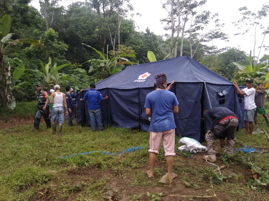 Relawan, Bencana, Cigudeg, Tenda Darurat