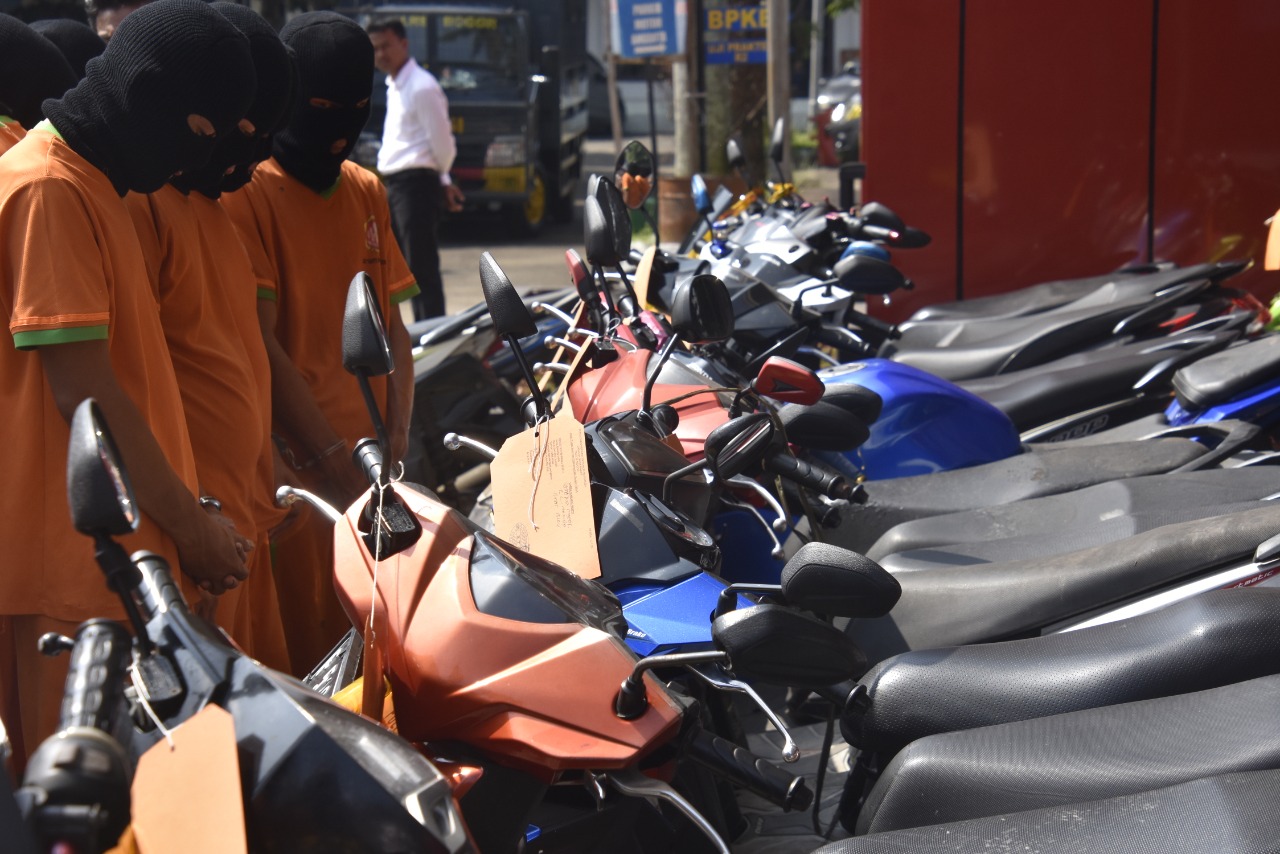 16 Sindikat Pelaku Curanmor dan Barang Bukti, Diamankan Polres Bogor