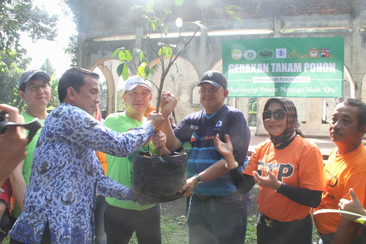 Dirut Perumda Tirta Pakuan, Deni Surya Senjaya, Apresiasi Penanaman Pohon GTP di Sumber Kota Batu