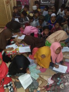 Relawan KPN berikan pedampingan anak anak terdampak bencana banjir dan longsor, sukajaya, kabupaten bogor