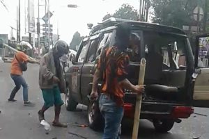 Mobil BPPKB Dirusak Bentrok Ormas BPPKB dan PP, Mobil Dirusak