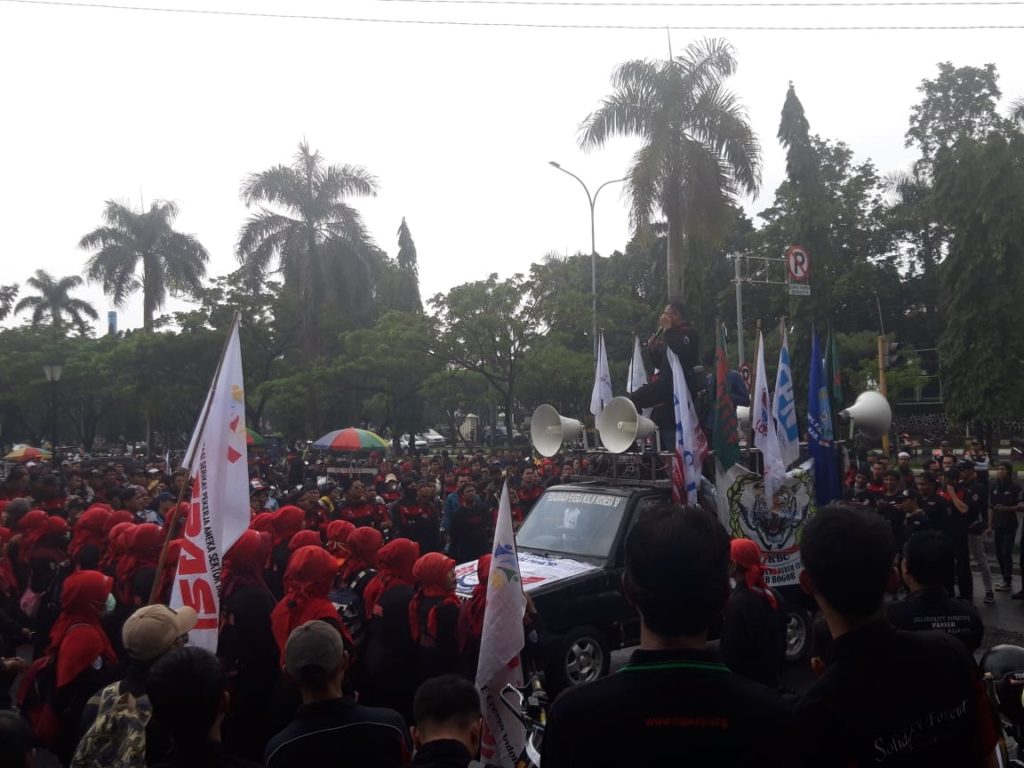 Serikat Buruh, demo, tolak omnibus law