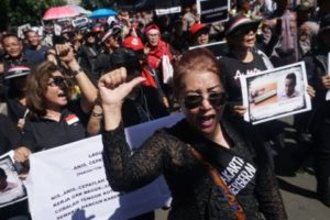 Demo di Balai Kota DKI Massa Aksi Unjuk Rasa Gubernur DKI Anies Baswedan