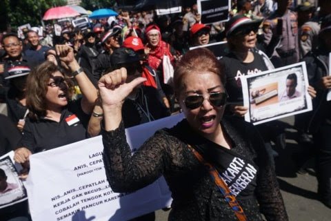 Demo di Balai Kota DKI Massa Aksi Unjuk Rasa Gubernur DKI Anies Baswedan