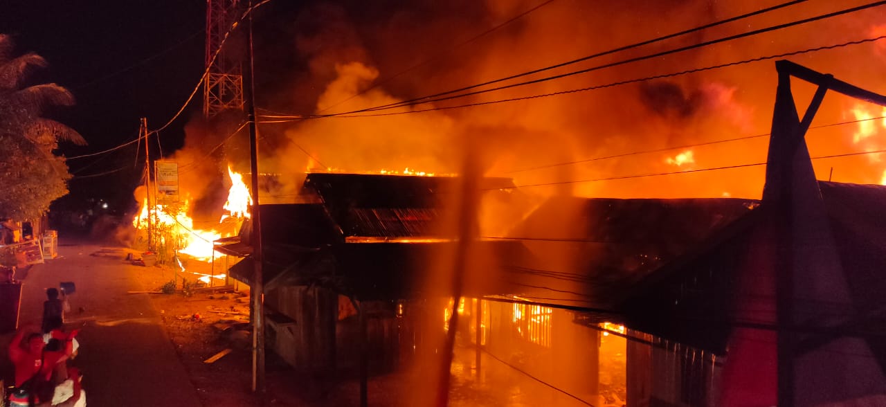 Kebakaran Tolitolu, Sulawesi Tengah, Hanguskan 385 Rumah, 400 Keluarga Diungsikan