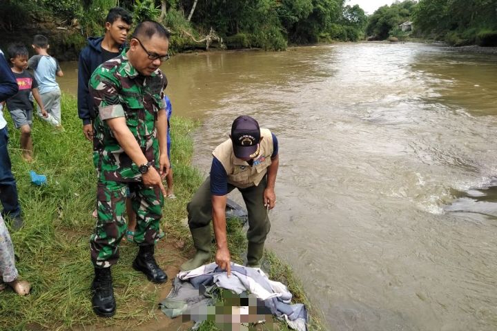 Mayat Bayi Mayat, Bayi, Ditemukan, sungai Ciliwung
