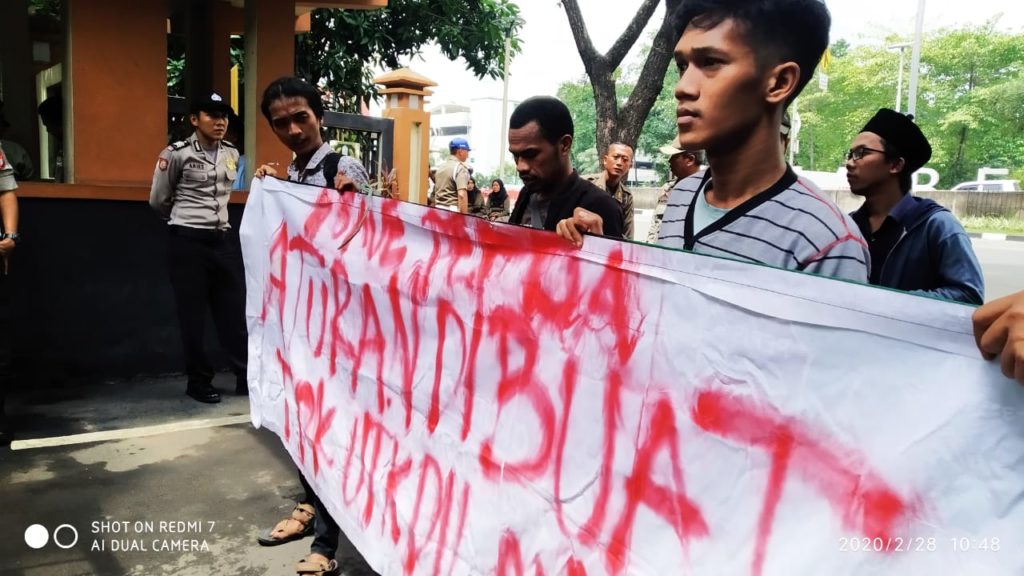 Perisasi, Bekasi, Bale Samatri, Protes