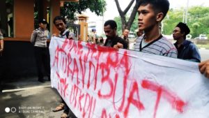 Perisasi Bekasi Perisasi, Bekasi, Bale Samatri, Protes