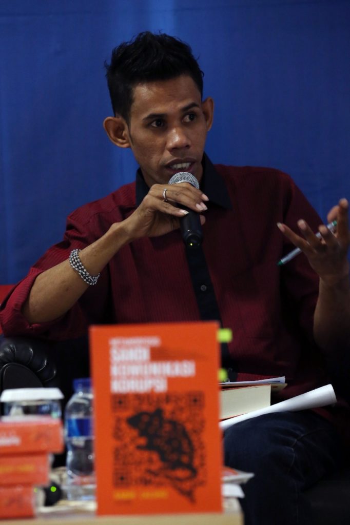 Sabir Laluhu, Sadli, antara Profesi, Hak Masyarakat, dan Penguasa