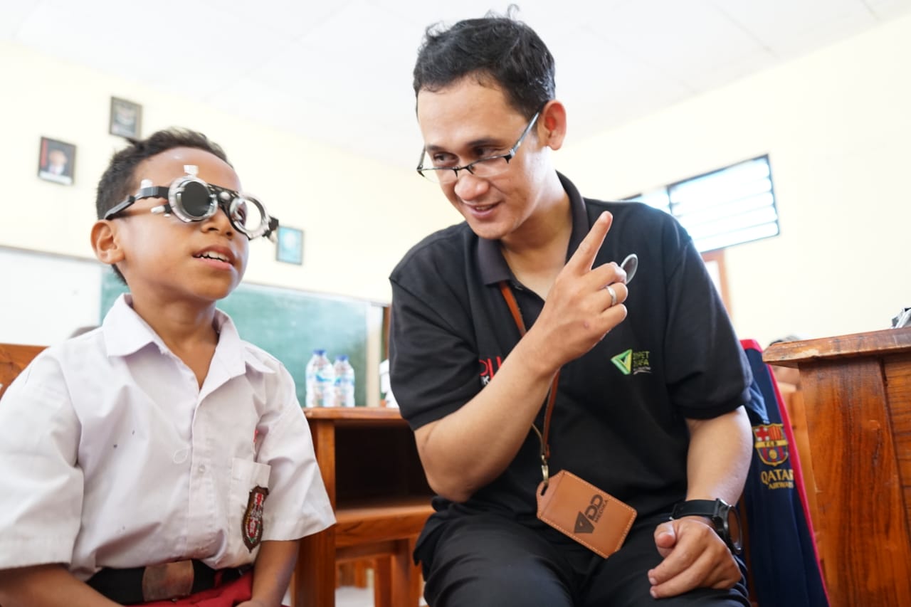 Indonesia Melihat, Dompet Dhuafa, Kacamata Gratis, Pelajar Kupang