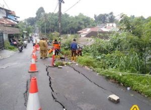 Jalan Manunggal Retak, Jalan Manunggal, Ditutup