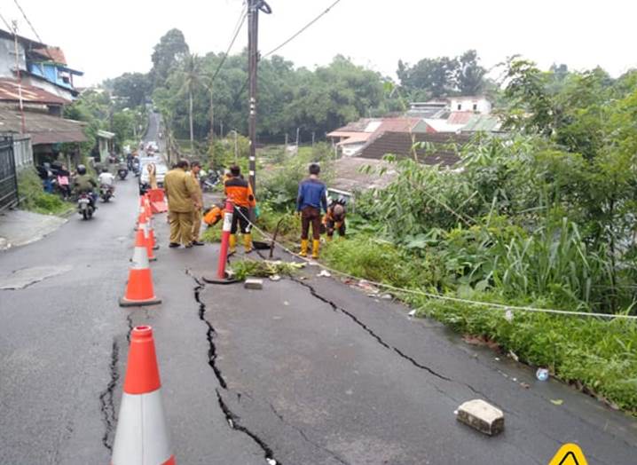 Jalan Manunggal Retak, Jalan Manunggal, Ditutup