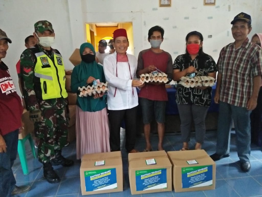 Babinsa Desa Sukawening Babinsa, Desa Sukawening, Banprov, Covid-19