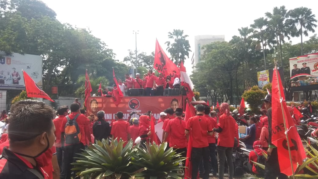Bendera, PDI perjuangan, Demonstrasi, Tugu Kujang