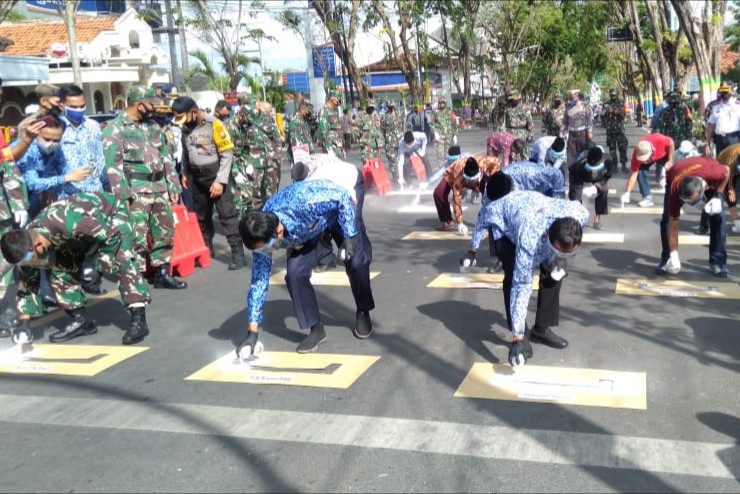 Bupati, Pamekasan, Physical Distancing, Marka Jalan