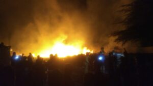 Pabrik pemotongan kayu Pabrik kayu, sukaraja, terbakar