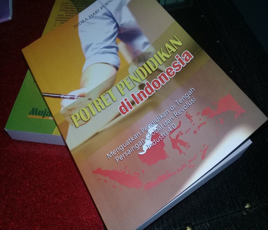 Teddy Khumaedi, Buku, Potret, Pendidikan