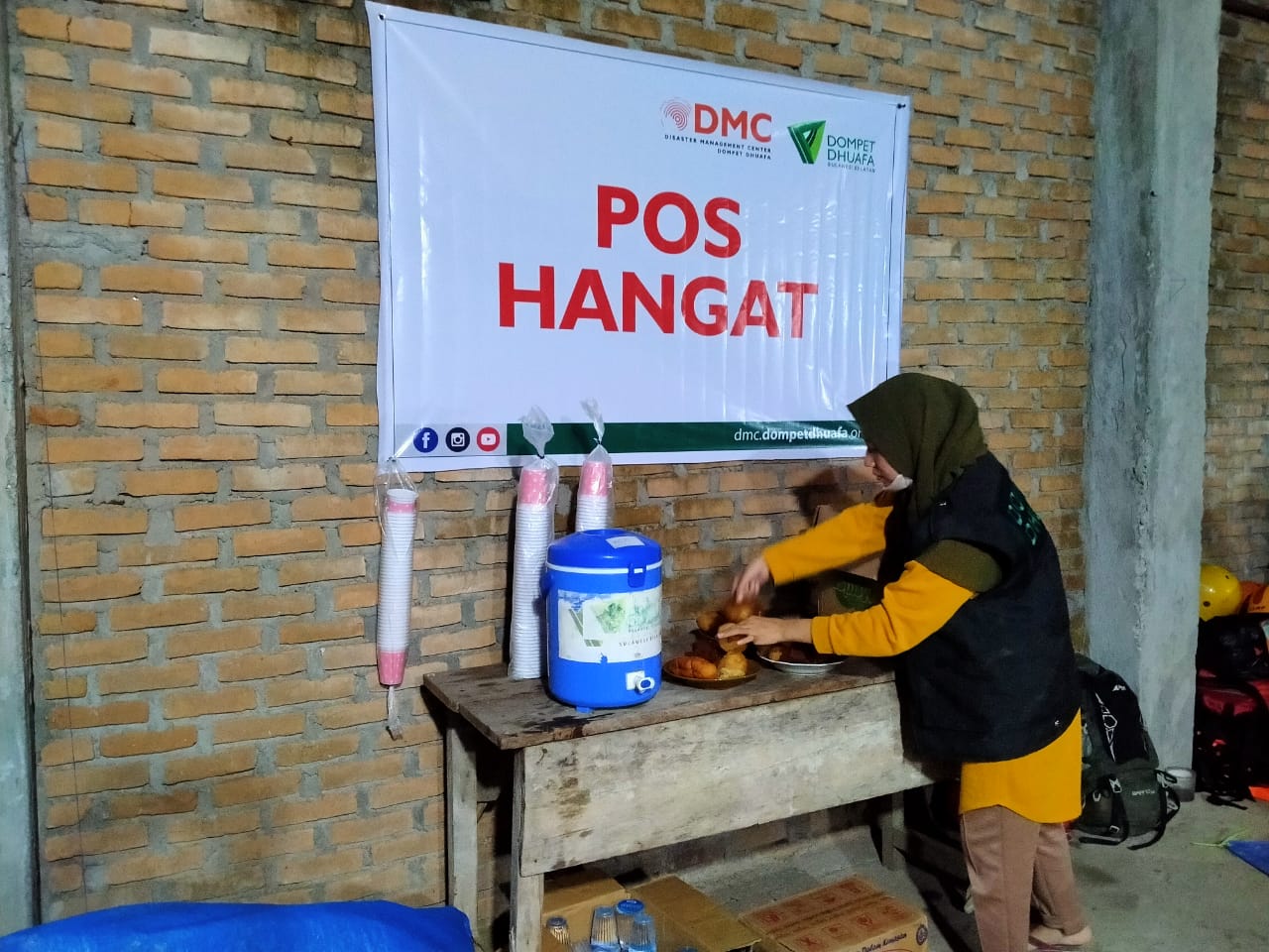 Banjir Bandang Luwu Utara, DMC DD, Pos Hangat