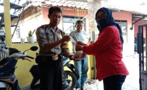 Aiptu Mustika Maulana Aiptu Mustika Maulana,, Babinkamtibmas, Kelurahan Ciluar Kecamatan Bogor Utara, memonitoring pemotongan, Hewan Qurban,