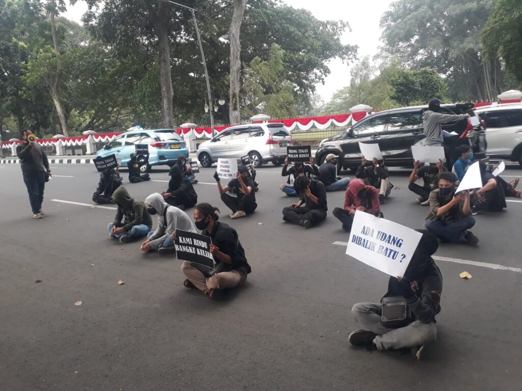 Aliansi Mahasiswa Menggugat Mahasiswa, Demonstrasi, THM, Balai Kota Bogor