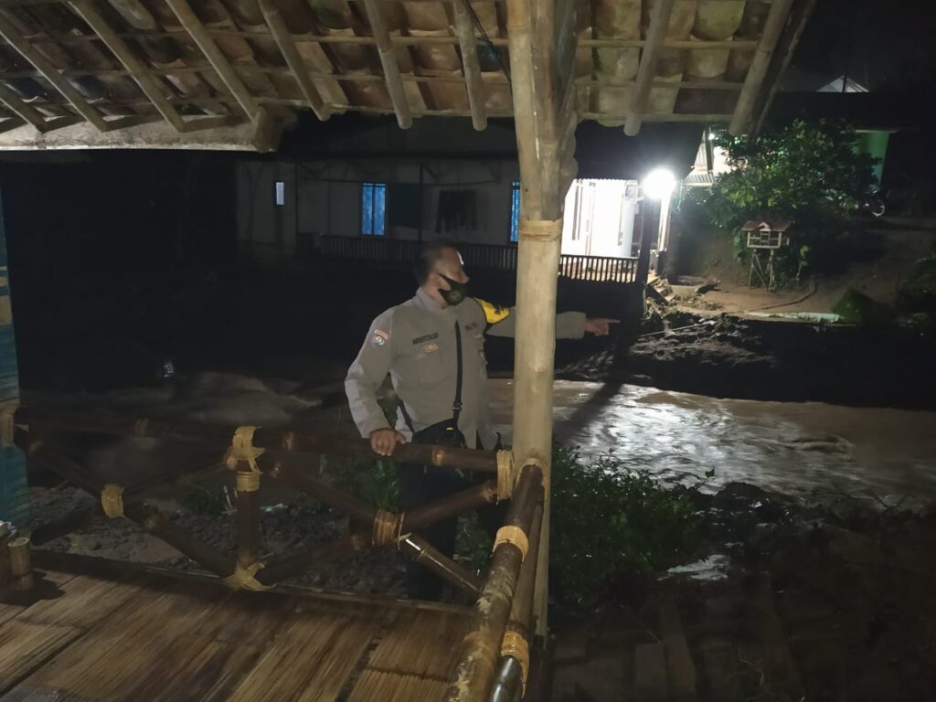 Sungai Cikaniki Meluap, Polsek Nanggung Tanggap Bencana Sungai, Cikaniki, Polsek Nanggung, Polres Bogor, Bencana
