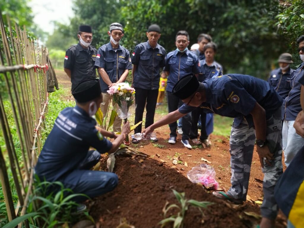FKT Cibinong Tabur Bunga ke Makam Bapak Karang Taruna Cibinong, Tabur Bunga, Karang Taruna
