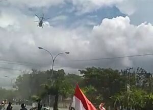 Ricuh, Demonstrasi Mahasiswa Kendari Dibubarkan dengan Helikopter Demonstrasi, Mahasiswa, Kendari, Helikopter