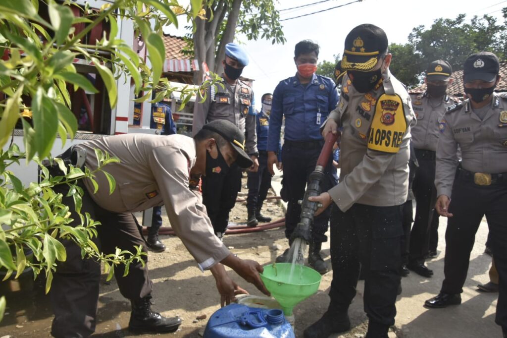 Kekeringan, Polres Bogor Kirim Air Bersih bagi Warga Jonggol Kekeringan, Polres Bogor, Air Bersih, Warga, Jonggol