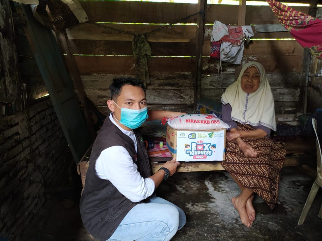 Peduli Covid-19, DD Aceh-Digital Durian Malaysia Distribusikan Sembako Covid-19, Dompet Dhuafa, Aceh, Durian, Malaysia, Distribusi, Sembako