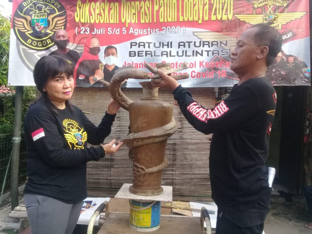 Guci Naga dari Limbah Kardus Hasilkan Pundi-pundi Rupiah Djoko Suratno, Guci, Naga, Limbah, Rupiah