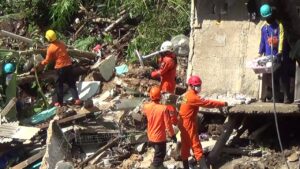 Cuaca Ekstrem, 3 Rumah di Kebon Manggis Terbawa Longsor Cuaca, Ekstrem, Kebon Manggis, Longsor