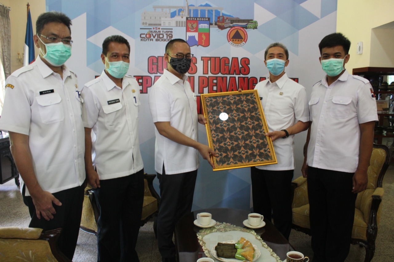 RSUD, Batik, Dedie Rachim, Eddy Soeparno