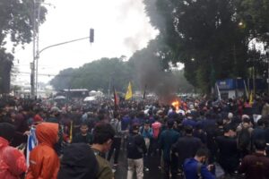Demo UU Cipta Kerja: Desta Keluhkan Pemblokiran Jalan Demonstrasi, UU, Cipta Kerja, Desta, Blokir, Jalan