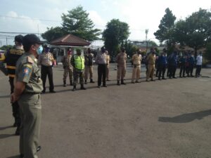 Tekan Covid-19, Petugas Gabungan Rutin Gelar Razia di Ciomas Covid-19, Petugas, Gabungan, Razia di Ciomas