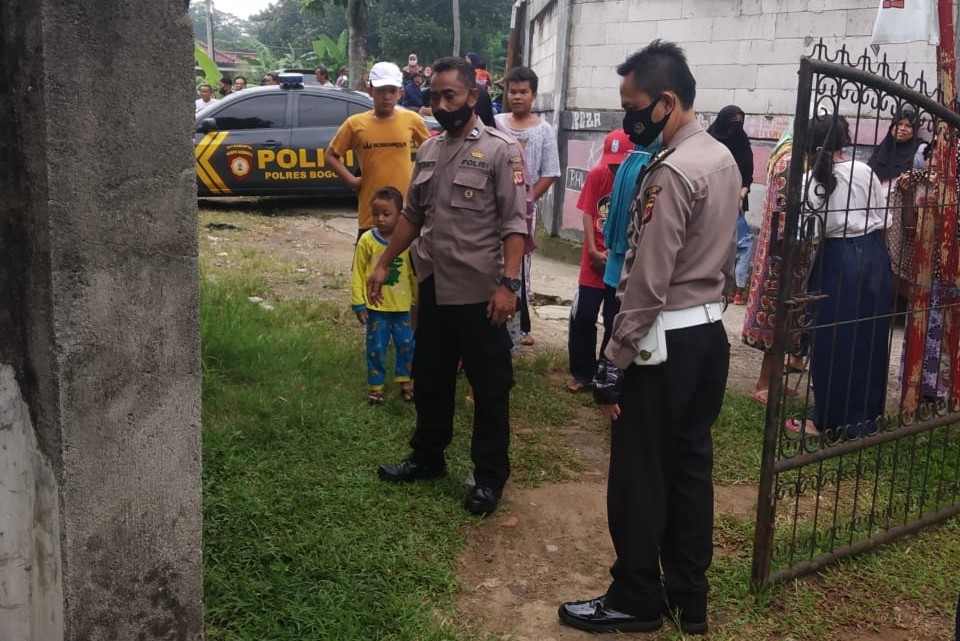Polsek Cibinong Selidiki Temuan Mayat Bayi di Kampung Kramat Polsek Cibinong, Mayat, Bayi, Kampung Kramat