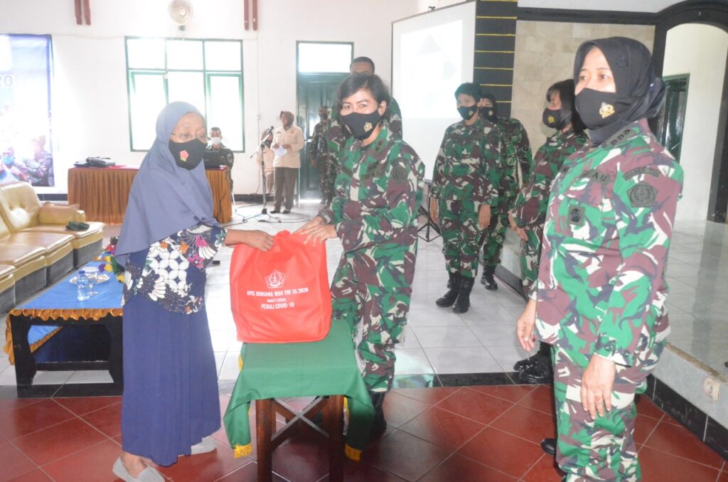 Terdampak Covid-19, Wan TNI Bagikan Sembako ke Masyarakat Cianjur Covid-19, Wan TNI, Sembako, Cianjur