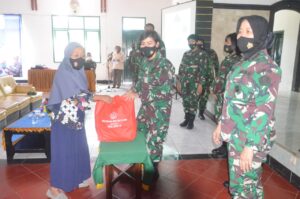 Terdampak Covid-19, Wan TNI Bagikan Sembako ke Masyarakat Cianjur Covid-19, Wan TNI, Sembako, Cianjur
