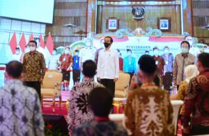 Peringati Hantaru, Presiden Serahkan Satu Juta Sertifikat Tanah Hantaru, Presiden, Sertifikat, Tanah