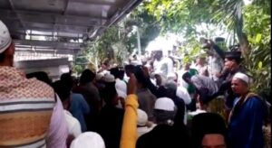 Rumah Ibunda Mahfud MD Didemo Ratusan Orang Rumah, Mahfud MD, Demonstrasi