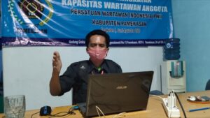 PWI Keluhkan Sikap Kapolres Terkait Penggerudukan Rumah Ibunda Mahfud MD PWI, Kapolres Pamekasan, Mahfud MD