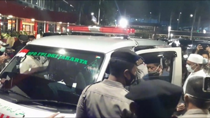 Fadli Zon Dampingi Keluarga Jemput Jenazah Laskar FPI Fadli Zon, Jenazah, Laskar FPI