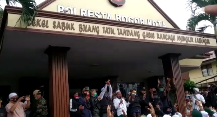 Protes Tewasnya 6 Laskar FPI, Massa Datangi Polresta Bogor Protes, Laskar FPI, Polresta Bogor