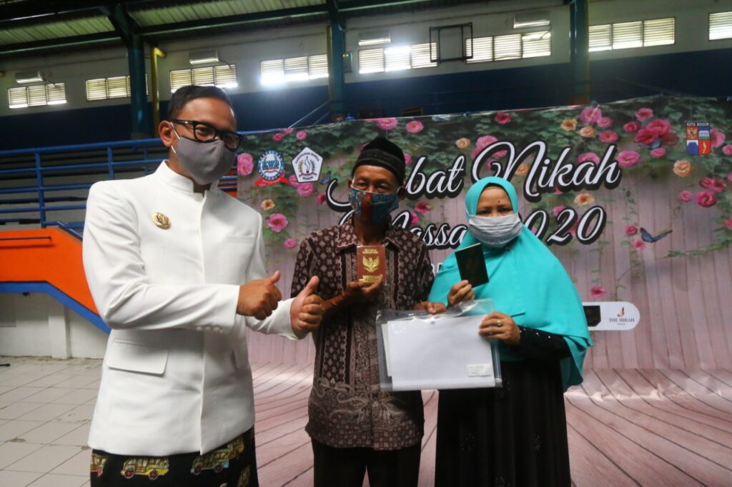 Bima Arya Serahkan Buku Nikah untuk 54 Pasangan Bima Arya, Nikah, Massal, Pasangan