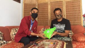 Mahasiswa UMM Bagikan Paket Sehat kepada Warga Mulyoagung Mahasiswa, UMM, Paket Sehat, Warga, Mulyoagung