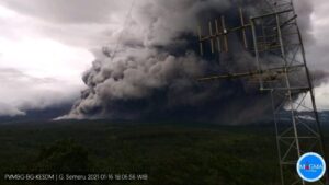 Gunung Semeru Semburkan Awan Panas, Status Level II Gunung, Semeru, Awan Panas, PVMBG, BNPB