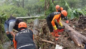 Tim DMC DD Diterjunkan ke Lokasi Bencana Puncak Bogor DMC DD, Banjir, Puncak