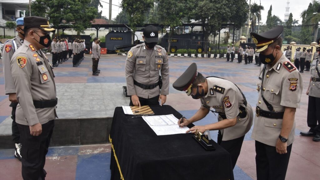 Kapolres Bogor Pimpin Sertijab Sejumlah Kapolsek Polres Bogor, Sertijab, Kapolsek