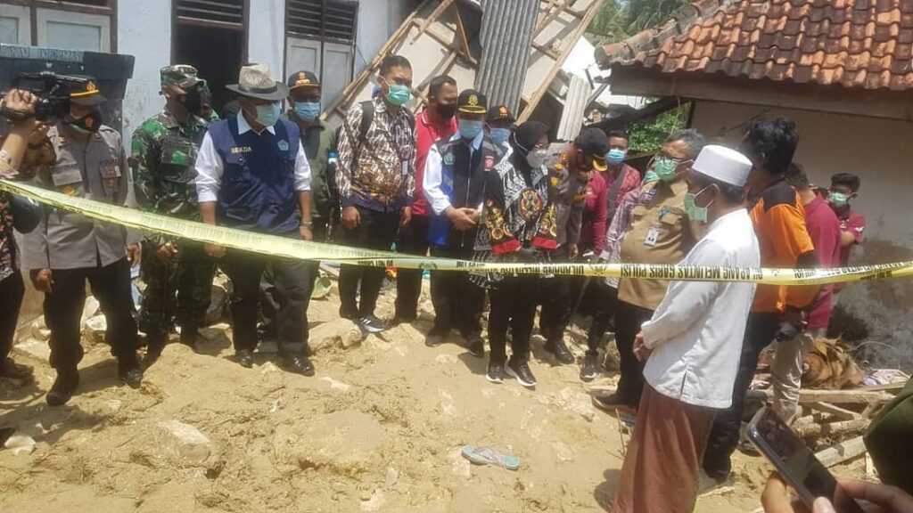 Mensos, Tri Rismaharini, Longsor, Longsor Pamekasan