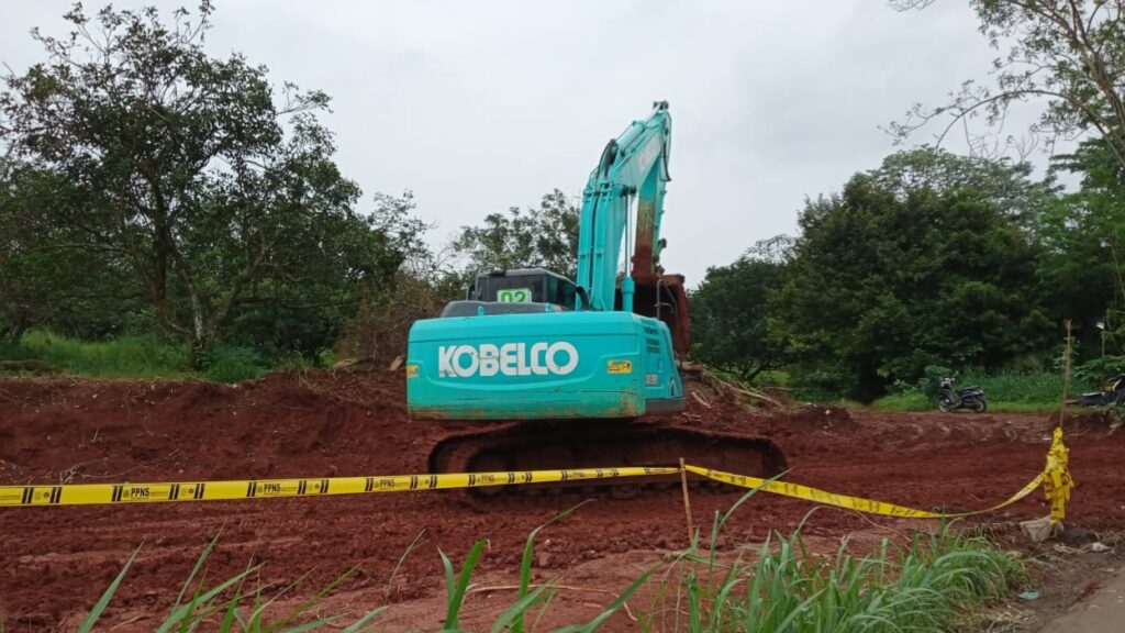 Segel Pemerataan Lahan di Bilabong Dicopot, Petugas Tidak Tahu Segel, Lahan, Bilabong, Satpol PP