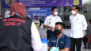 Presiden Jokowi Sidak Vaksinasi Massal Pedagang Pasar Presiden Jokowi, Vaksinasi, Vaksinasi Massal, Pedagang Pasar, Tanah Abang
